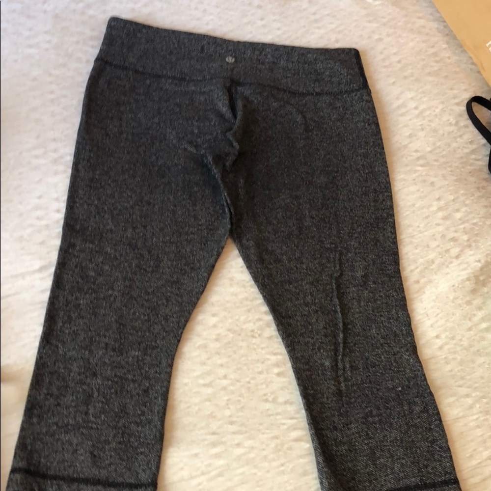 Lululemon size 8/10 heathered crop